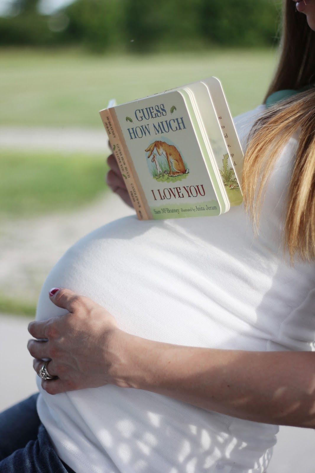 I love the idea of taking maternity shot pictures with books – especially since thats my most requested item for baby: books!