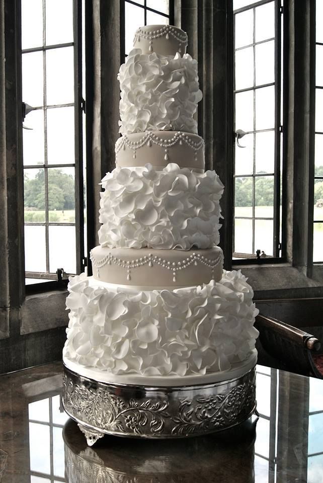 I really love this cake for a vintage style wedding… Old english…especially with the windows in the back! love it!