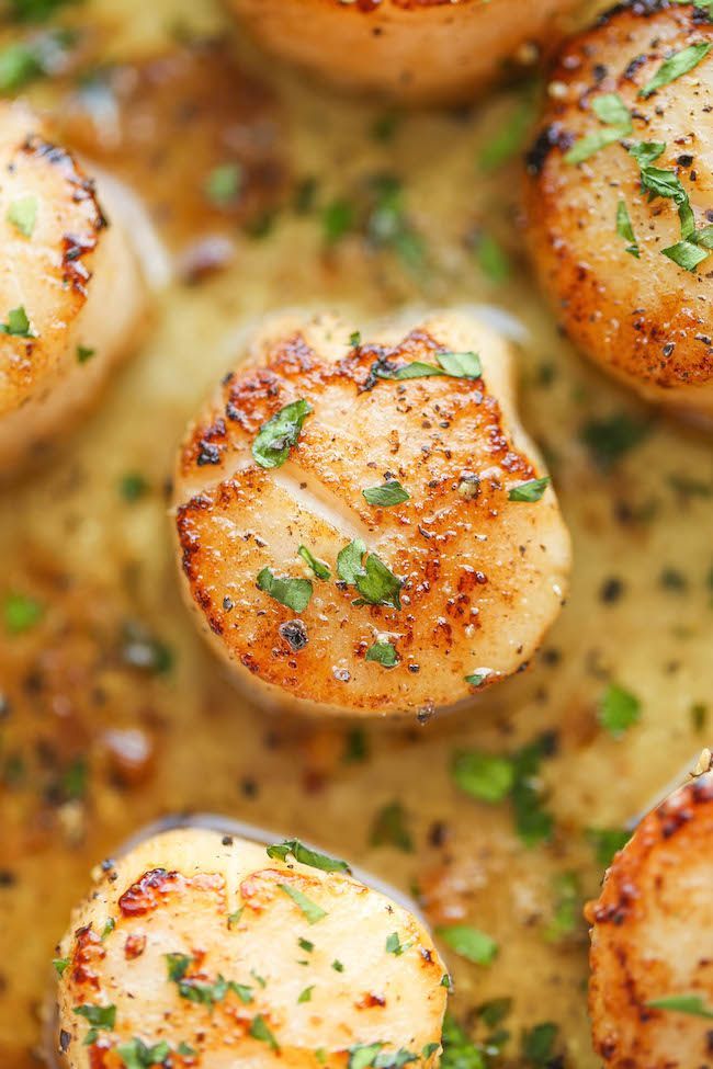 Lemon Butter Scallops – All you need is 5 ingredients and 10 minutes for the most amazing, buttery scallops ever. Yes, its just