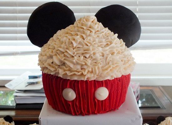 Mickey Mouse Cupcake Cake – Detail of Ears