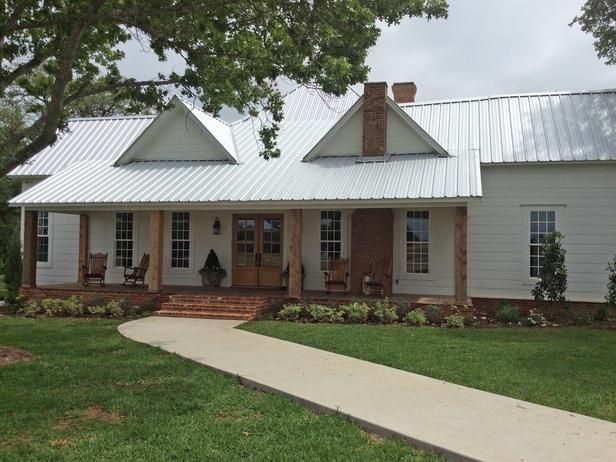 “Our home is a hundred-year-old farmhouse that sits on about 40 acres,” says Fixer Upper host, Joanna Gaines. The home features