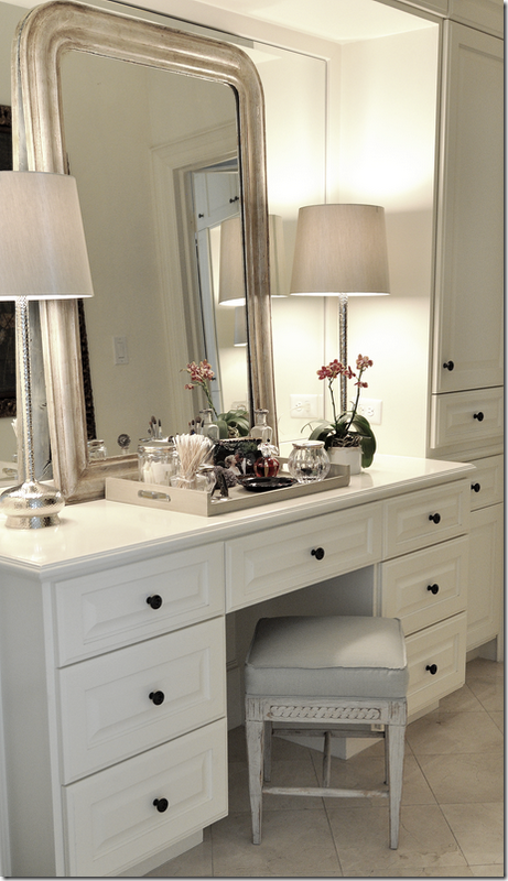 she added a leaning Louis Philippe mirror against the mirror, along with contemporary lamps and an antique bench.  Again –