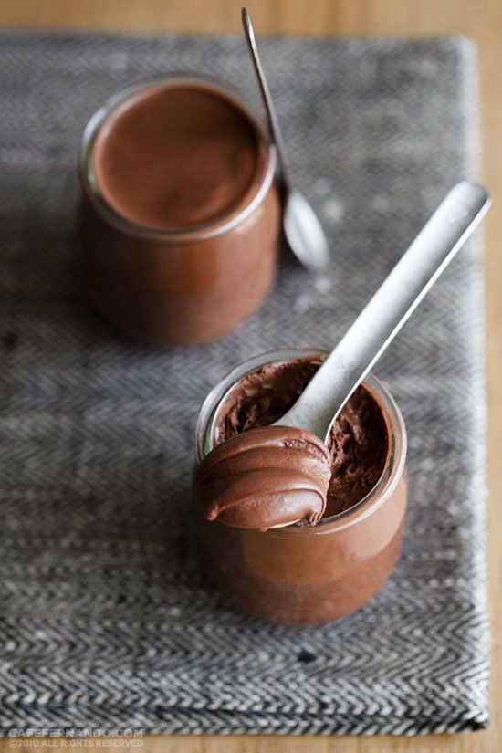 THE BEST CHOCOLATE MOUSSE OF YOUR LIFE UNDER 5 MINUTES