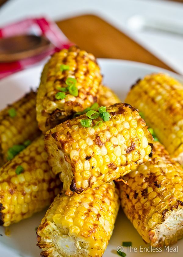 The combination of Parmesan cheese, butter, garlic and other seasonings is out of this world! Smoky Parmesan Corn on the Cob | The