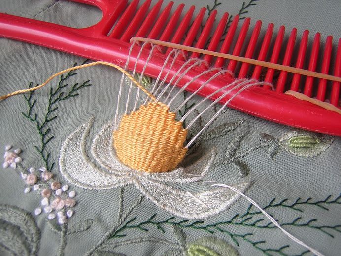 Three dimension and weaving embroidery with comb.