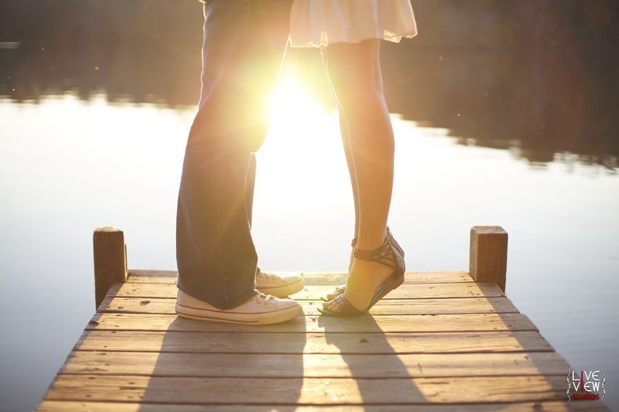 tiptoe kiss on the dock – ahhh Cant wait to re-create this summer
