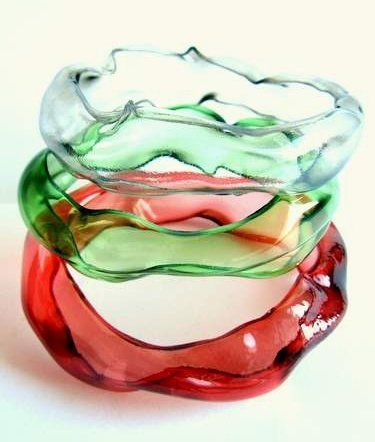 Upcycled Plastic Bottles: Unique & Beautiful Art. bangle bracelets from bottles.  Many ideas at this site.