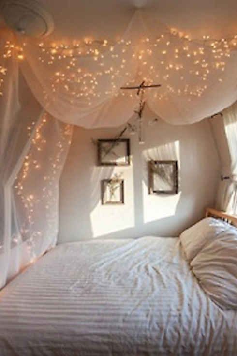 21 DIY Ways To Make Your Childs Bedroom Magical himmelbett bed curtain nook lights fairy