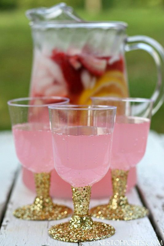 Add some sparkle to your next party!  DIY Glitter Party Cups!  Create this look for pennies!