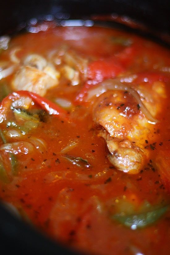 Crock Pot Chicken Cacciatore – i would leave off the green peps and double up on the red