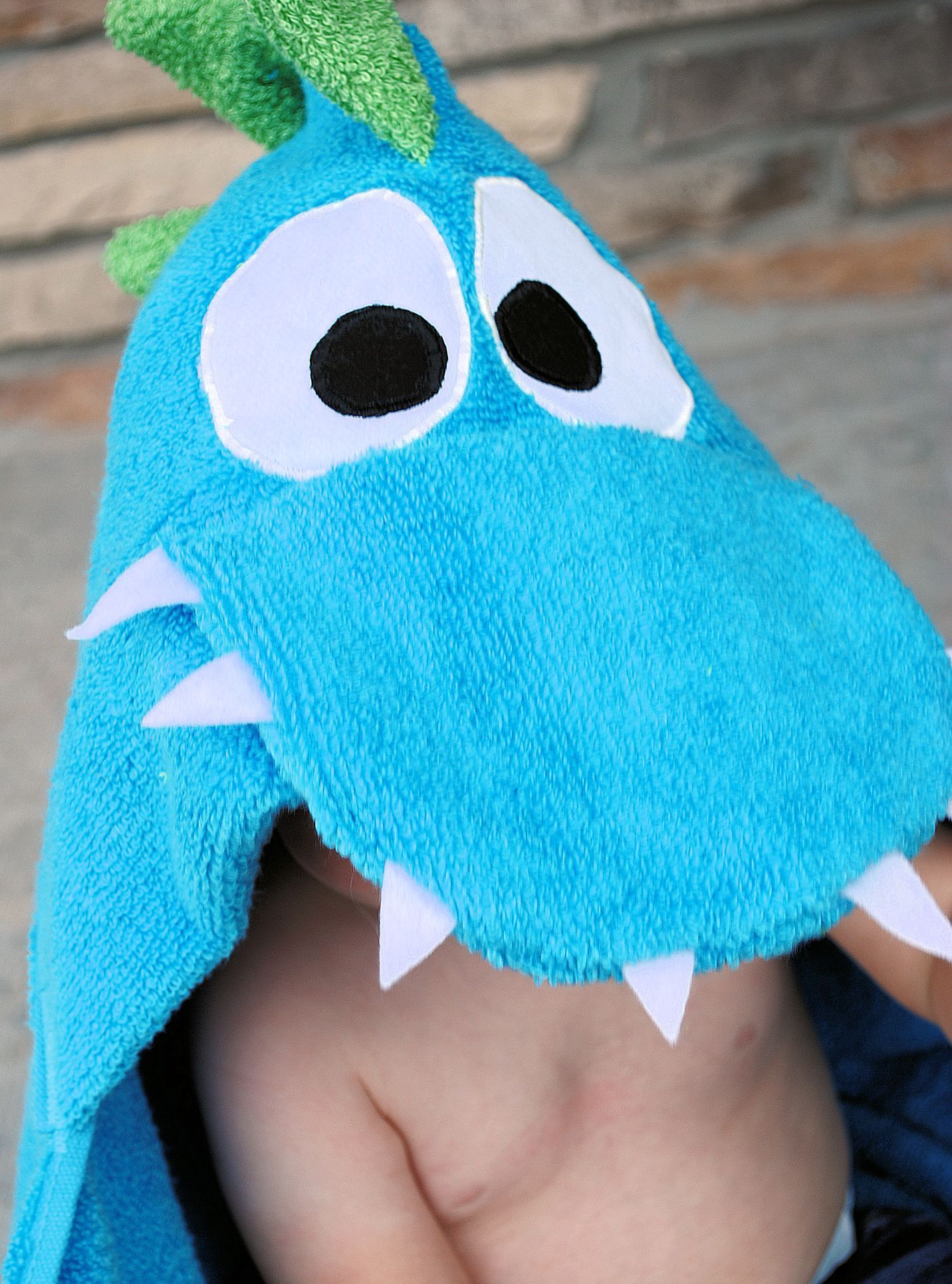 Dragon Hooded Towel – I know a couple little boys who need this! These are adorable and so easy to throw together