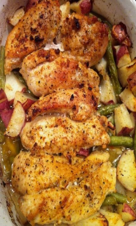 Garlic and lemon chicken with green beans and red potatoes. So easy to put together and toss in the oven!