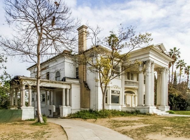 Grand old abandoned house, built 1905. 2218 S Harvard Blvd, Los Angeles, CA. You can click for an article about the house and
