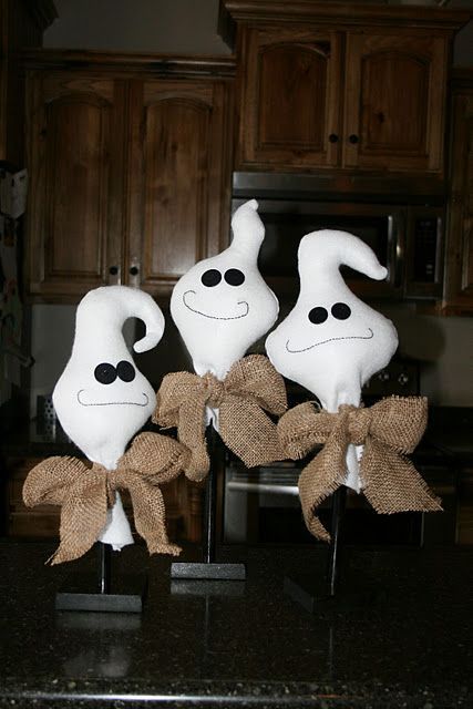 Great project to do with your kids. Cute and Easy to make using felt and burlap but you need a sewing machine!