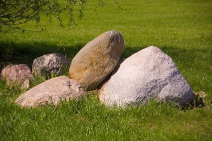 How to Make a Lightweight Faux Rock for a Backyard thumbnail