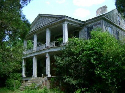 Laurelwood, as this 1845 plantation house is known, was rediscovered a few years ago amid a tangle of vines and wisteria. Its been