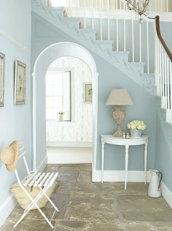Love this pale blue colour and the stone. The paint is a “Bone China Blue” by The Little Greene Paint Company