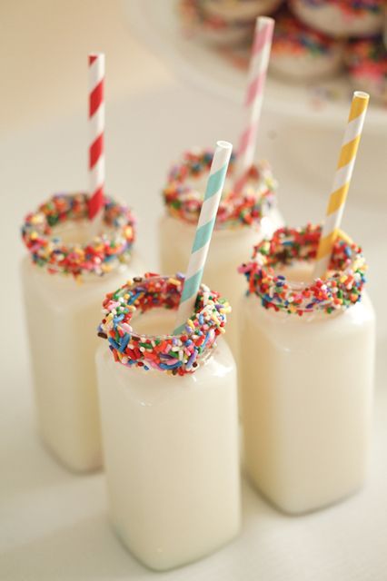 Milk bottles with chocolate and sprinkles, how cute and really cool to go with cookies or cake for a party