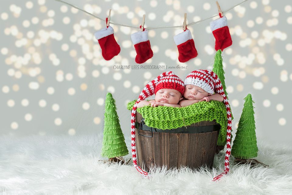 Newborn Photography | Twins | Holiday | Christmas | Adorable newborn baby twin girls spreading some Christmas cheer | Charlyne