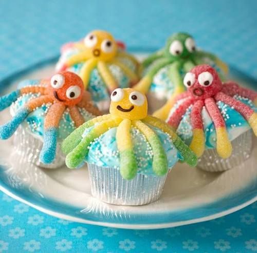 Octopus Cupcakes – would be totally cute for an ocean theme party or even little mermaid party… under the sea under the sea,,,,,