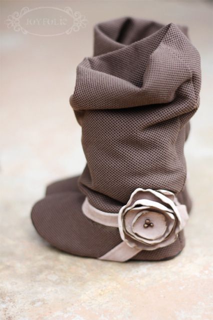 oh my cuteness! Slouchy soft baby boots @Alison Dreher — Miss Ella needs a pair like these!!