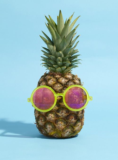 PINEAPPLE WITH SHADES