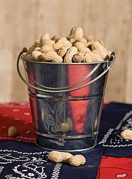 Quick & Easy Food for Western Party: peanuts in a pail #cowboy party