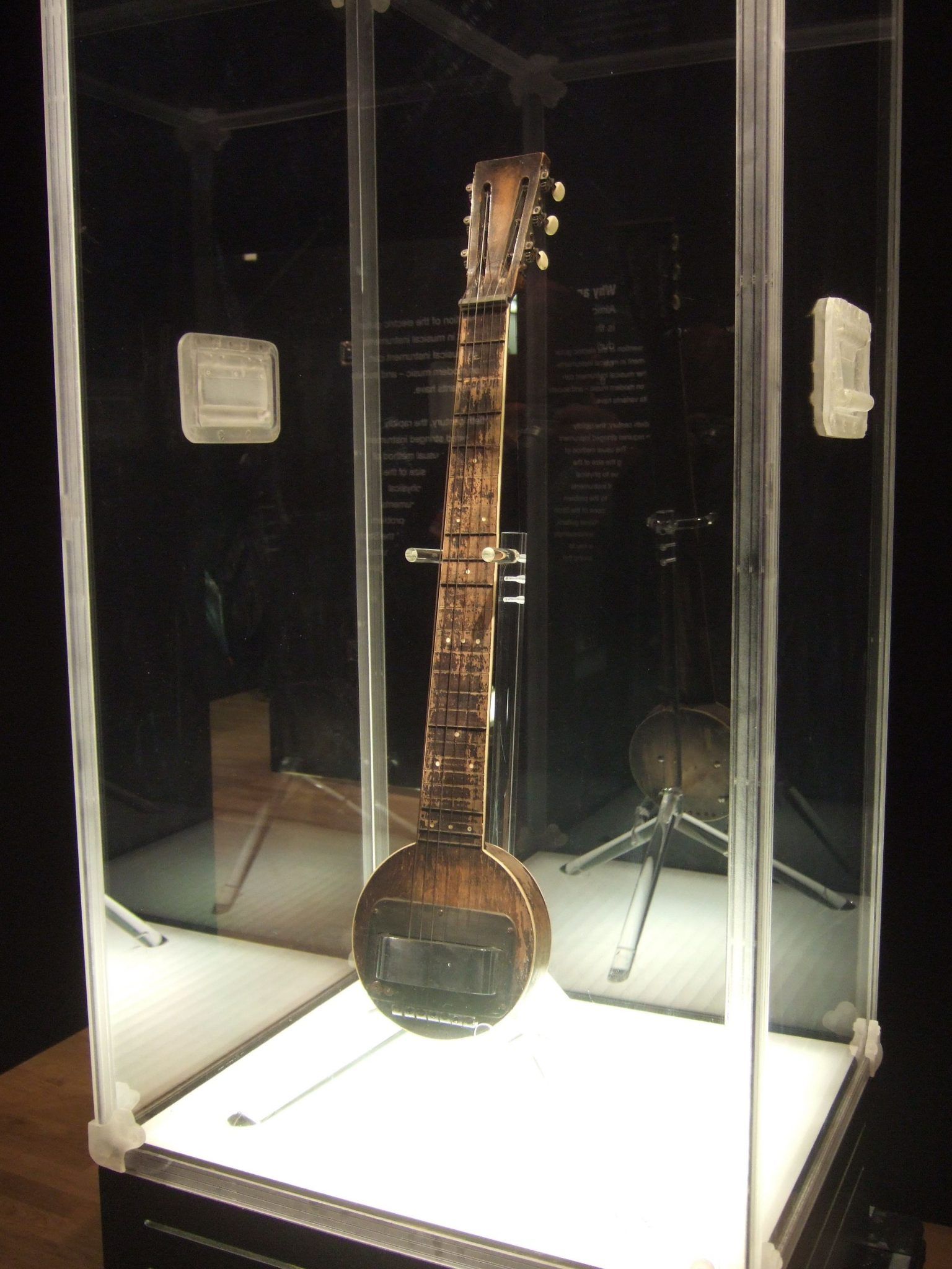 Rickerbacker FIRST EVER electric guitar – The Frying pan