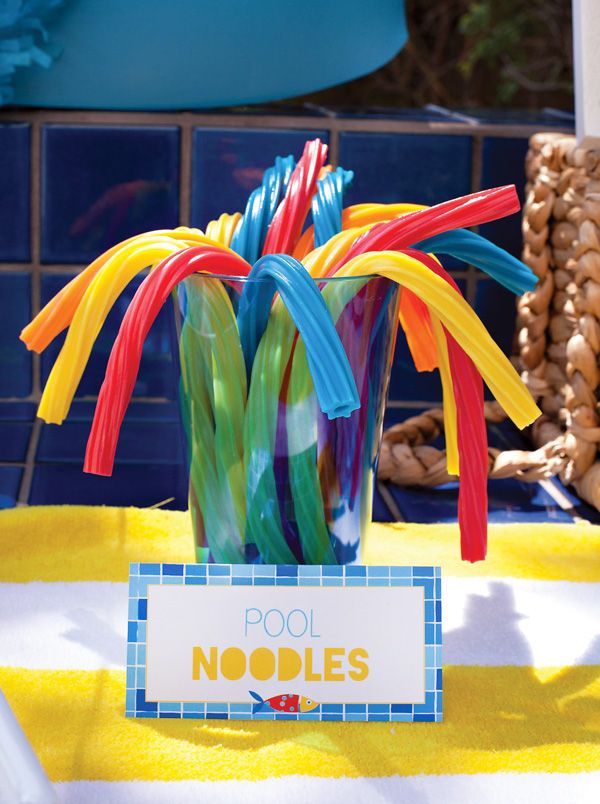 Such clever idea to use licorice as pool noodles! Creative Pool Party {or Playdate} Ideas for Little Swimmers. Party styling,