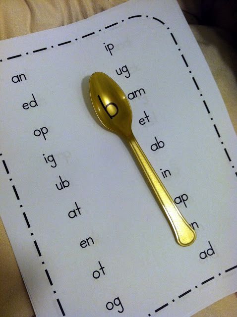 Teacher Bits and Bobs: Magic Spoons – a phonemic awareness activity to help children sound out words. Clever! ;)