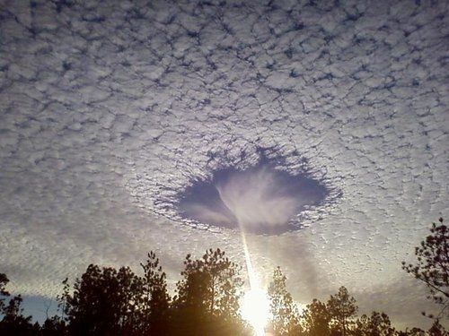 This is a rare meteorological phenomenon called a skypunch. When people see these, they think it’s the end of the world. Ice