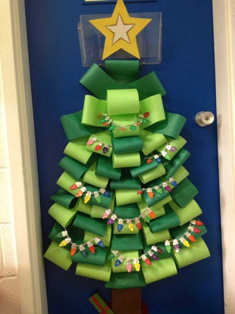 Christmas tree Door Decoration -   Easy Christmas Classroom Decorations