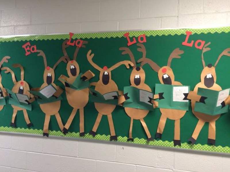 Reindeer Singing Decoration for Hallways -   Easy Christmas Classroom Decorations