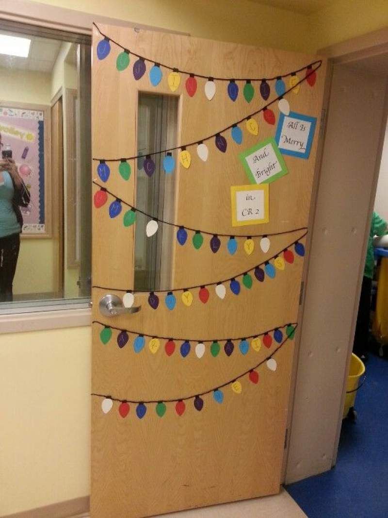 Christmas lights made out of paper -   Easy Christmas Classroom Decorations