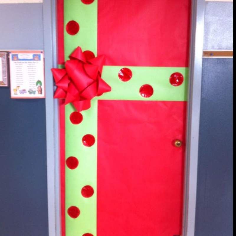 All December, your Classroom door should look like this! -   Easy Christmas Classroom Decorations
