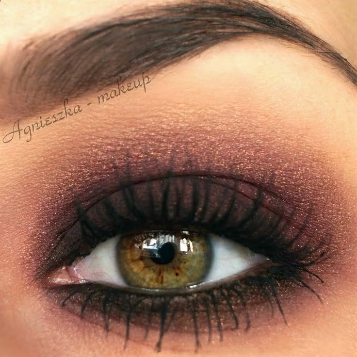 A perfect bronzed smokey eye look to compliment hazel eyes. Add lashings of mascara to create that perfect evening look.
