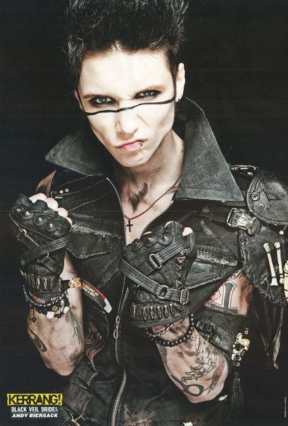 Andy Biersack Hes so cute in this picture eh mah gerd