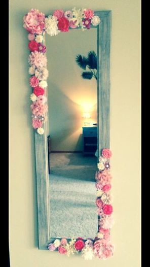 Decorating a cheap mirror with flowers for the girls room!!!