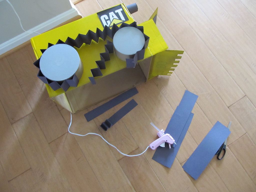 DIY Bulldozer Costume – step by step instructions – so easy and cute!