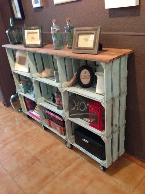 easy crate bookcase.. could maybe use this as a buffet in a dining room.. with baskets also.
