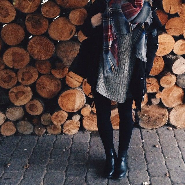 Fall outfit / plaid tartan scarf, black boots