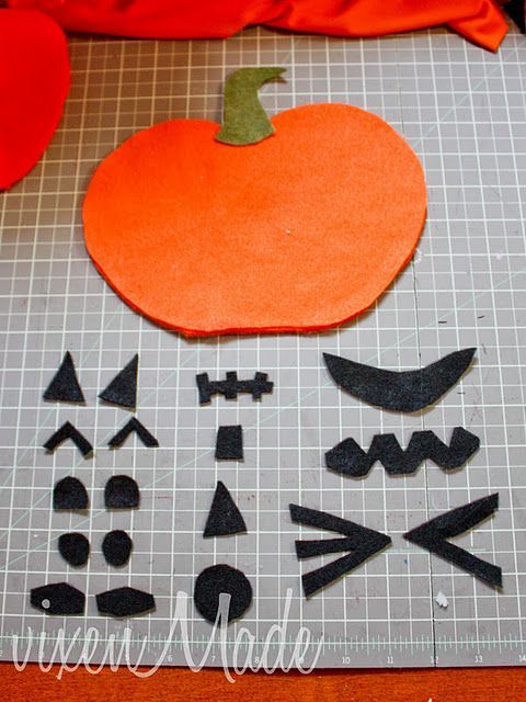 Felt Jack-o-Lantern Activity – this could be nice for when mama needs the kids doing a quiet activity!