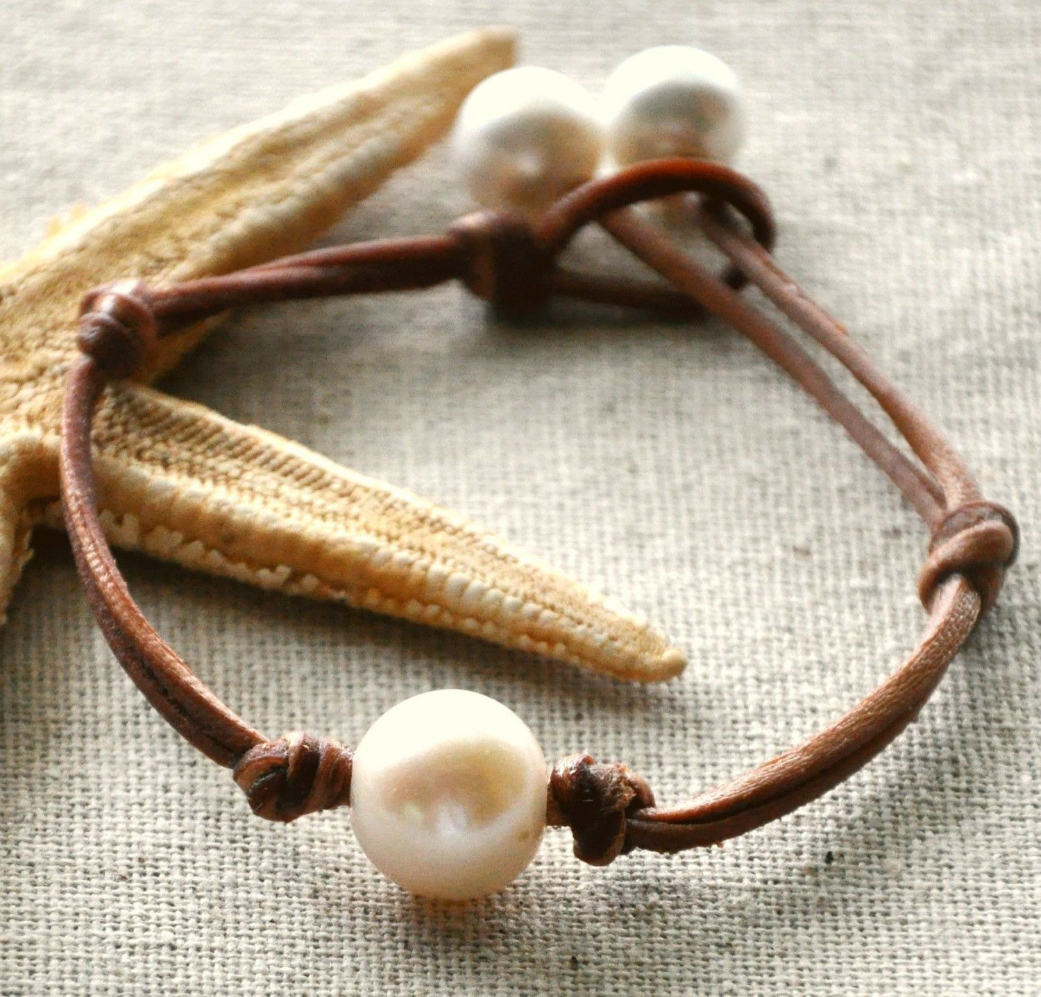 Fresh water pearl and leather bracelet