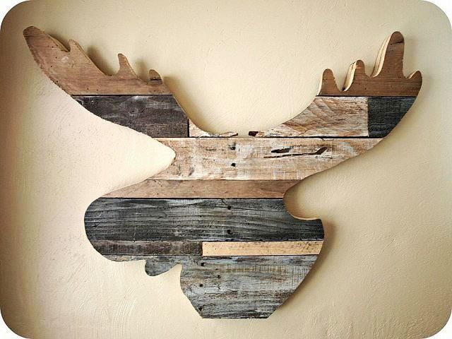 How to Build a {Reclaimed Wood Moose Head!}. This would look awesome in the Walsh Maine camp :)