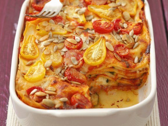 Rezept: Zucchini-Tomaten-Lasagne mit Sonnenblumenkernen