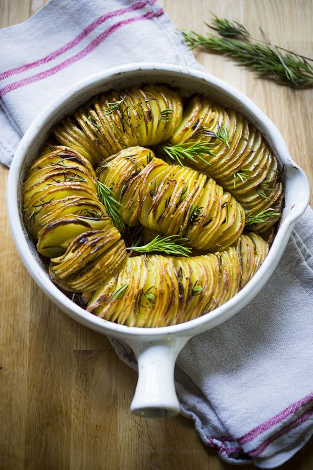 Rosemary Garlic Hasselback Potatoes: serve along side a big hearty salad and call it a meal (gf, vegan).