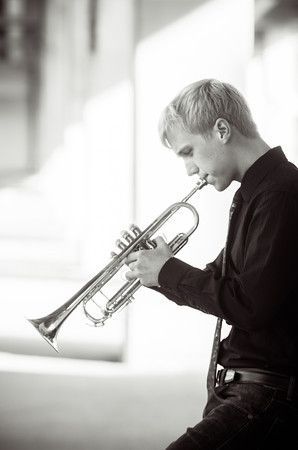 Senior portraits downtown. Playing a trumpet. Portrait Photographer – Ryan Davis Photography, Rockford, IL.