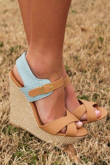 Shoe love! The perfect Spring wedge! Want, need, love! Repin!
