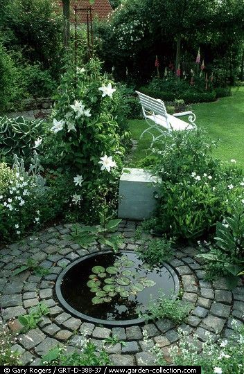Tiny garden pool, circular form