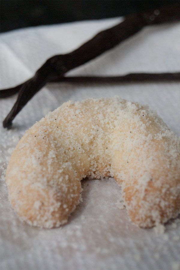 Vanillekipferl – German Christmas Crescent Shaped Vanilla Almond Cookies